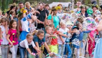 Яскраво і весело: бульбашкове шоу на Фестивалі Боратинської громади
