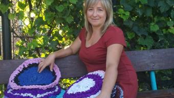 Депутатка з Баєва виготовила 25 еко-килимків